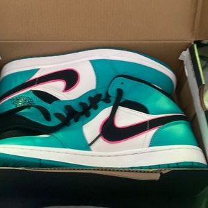 Jordan 1 mid se south beach 2018